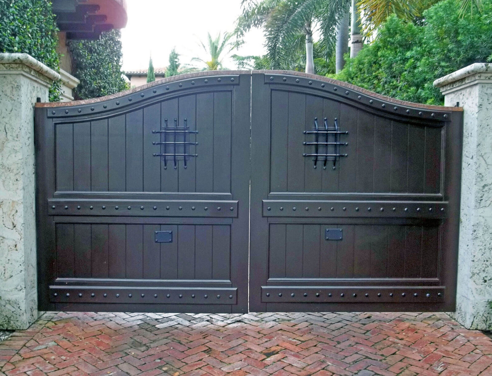 Palm Island – Mahogany Gate Door